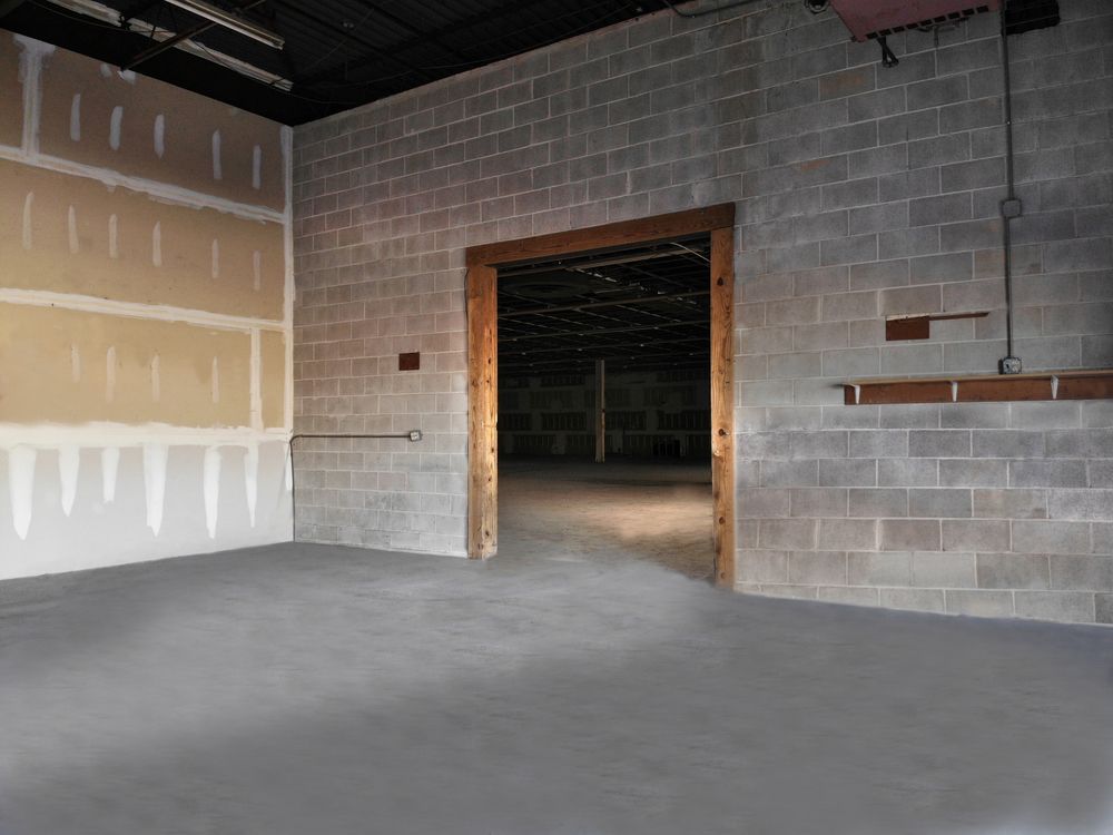 Light Industrial / Large Storage Units Located @ Panama Plaza : 1616 Lisenby Ave, Panama City, FL 32405